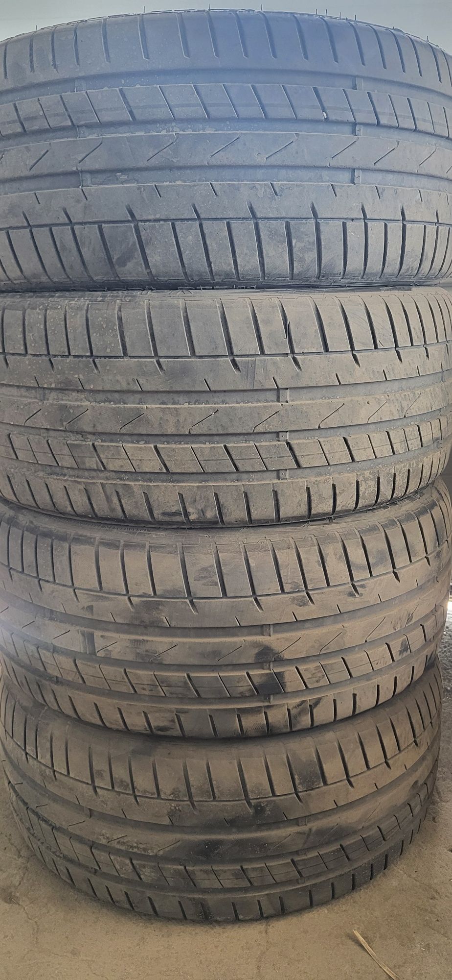Продам комплект резины 225/40 ZR18