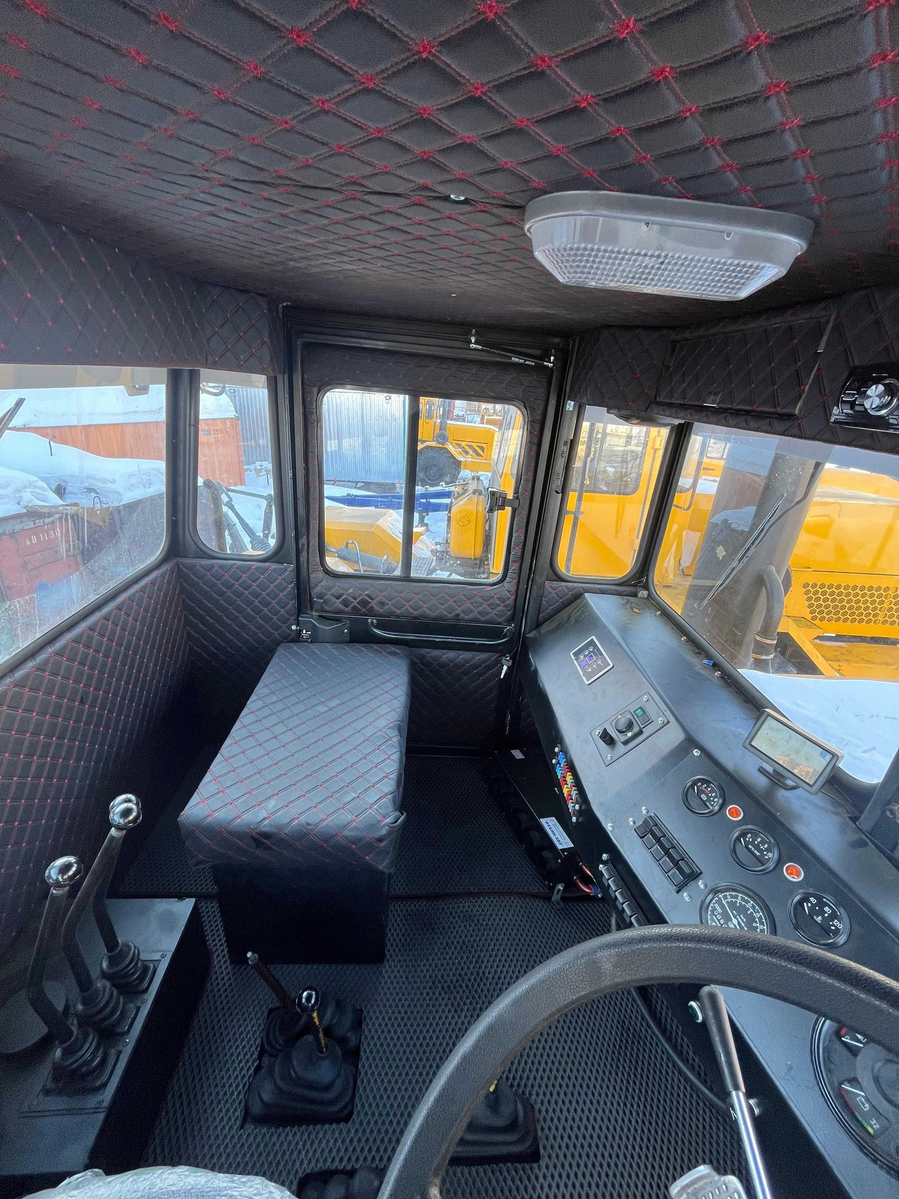 Кабина К-700 (оборотная) с кондиционером