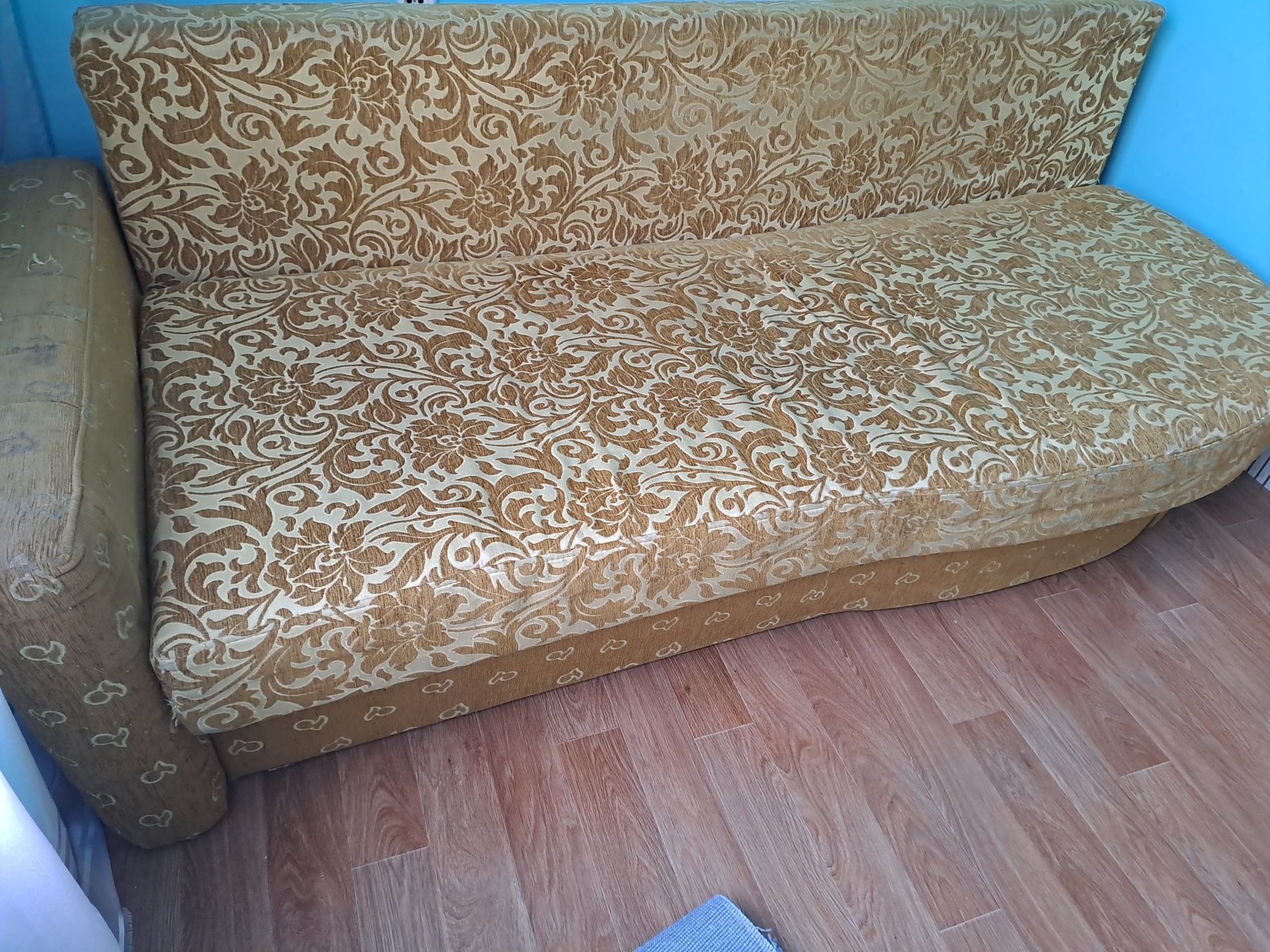 диван в хорошем состояний продам срочно.торг.
