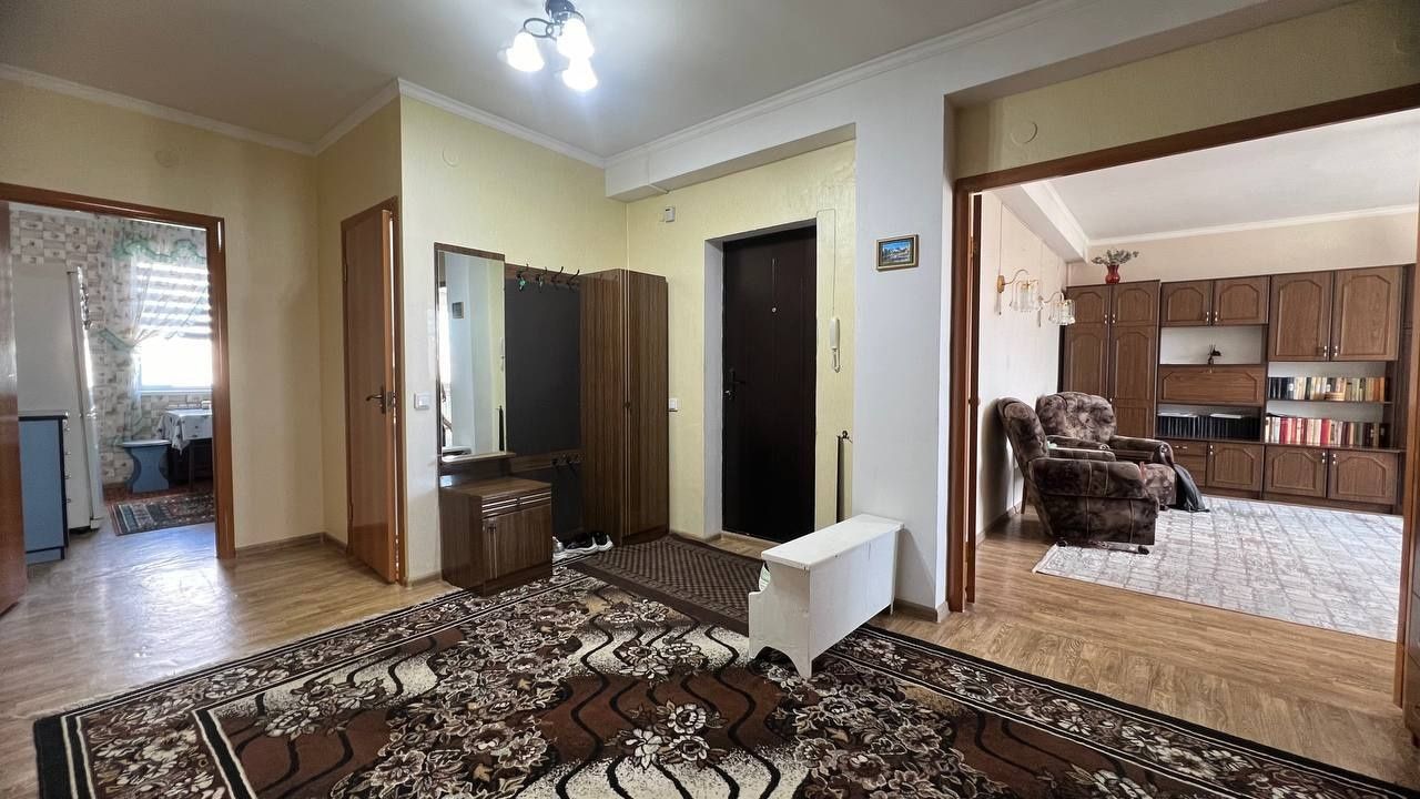 В Новостройки продаётся 4х комнатная на 2 этаже пр. Сатпаева 143/1