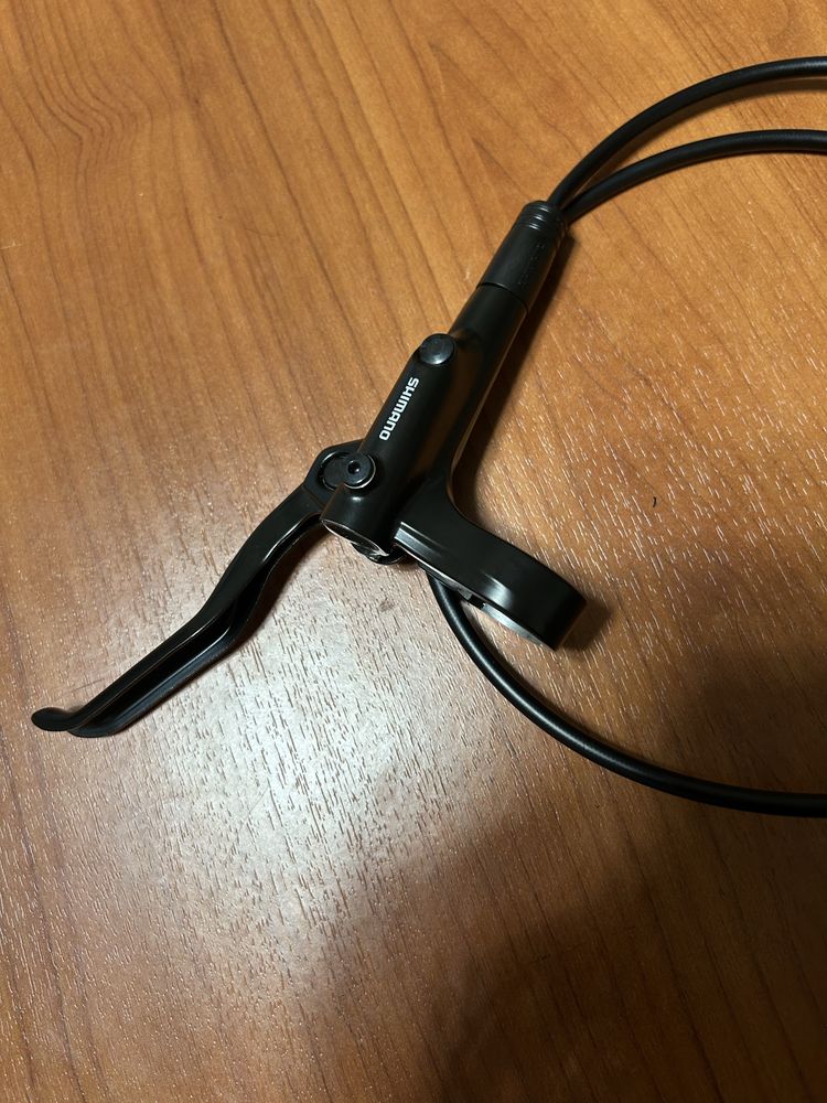 продам передний гидравлический тормоз shimano BL- MT200