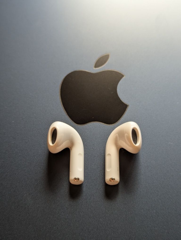 ПРОДАЮ AirPods Pro 4 (с ANC) — наушники как новые, цена ниже рынка