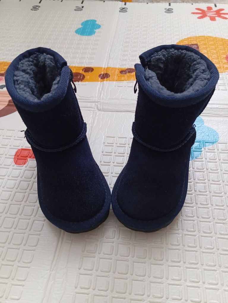 Продам детские угги