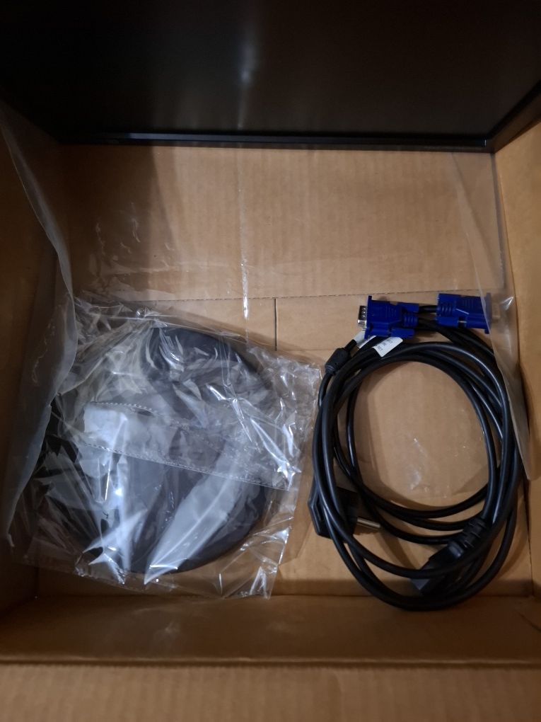 Монитор Samsung SyncMaster 743N
