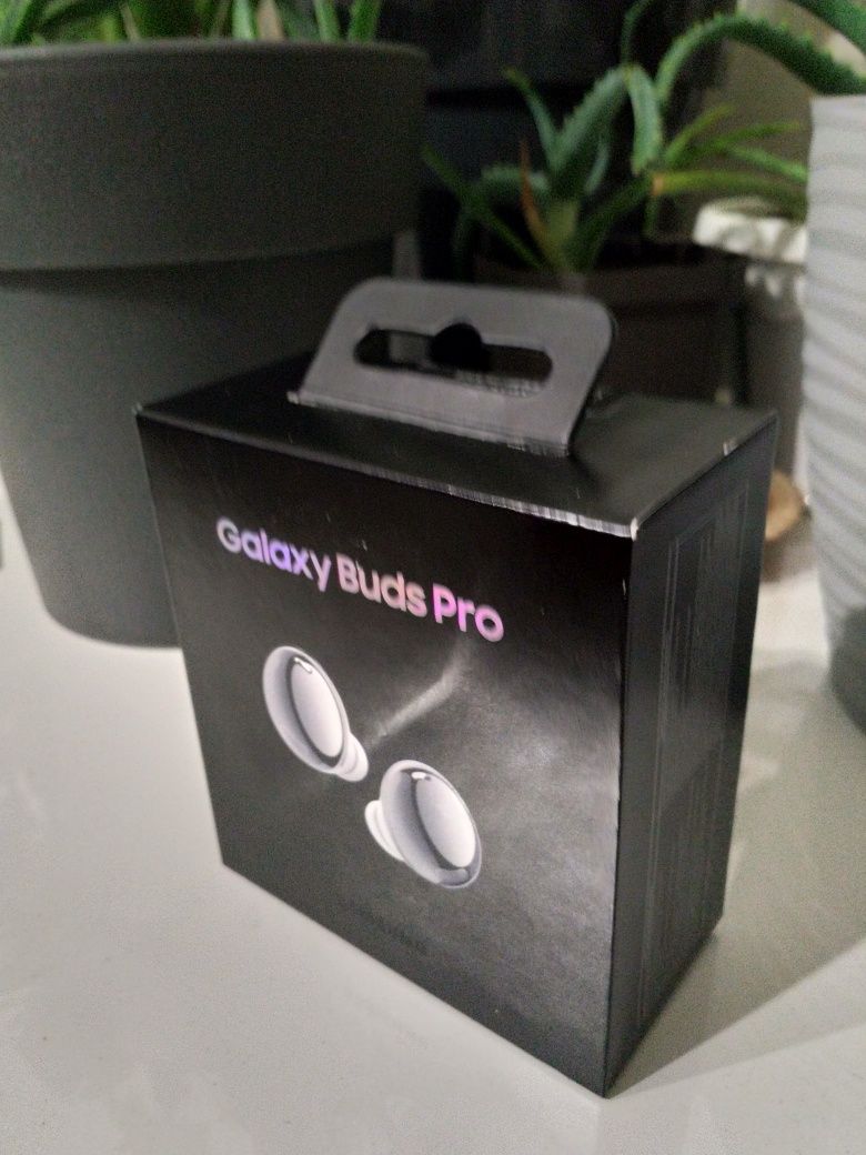 Продам наушники беспроводные Самсунг BUDS PRO коробка нераспечатанная
