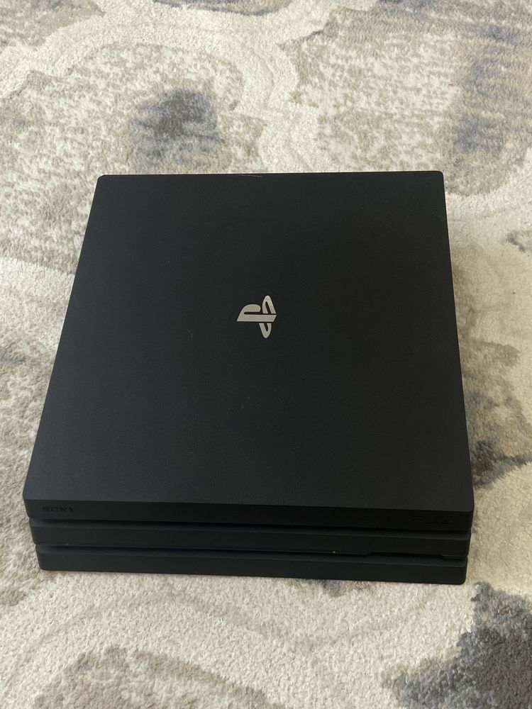 PlayStation 4 Pro 1TB с прошивкой + 4 игры Отличное состояние