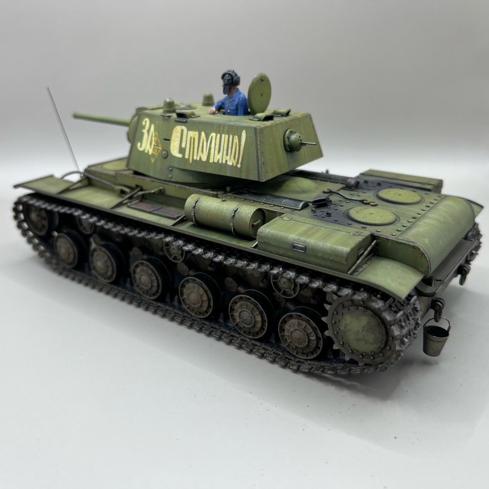 Готовая модель танка КВ-1. Tamiya 1/35.