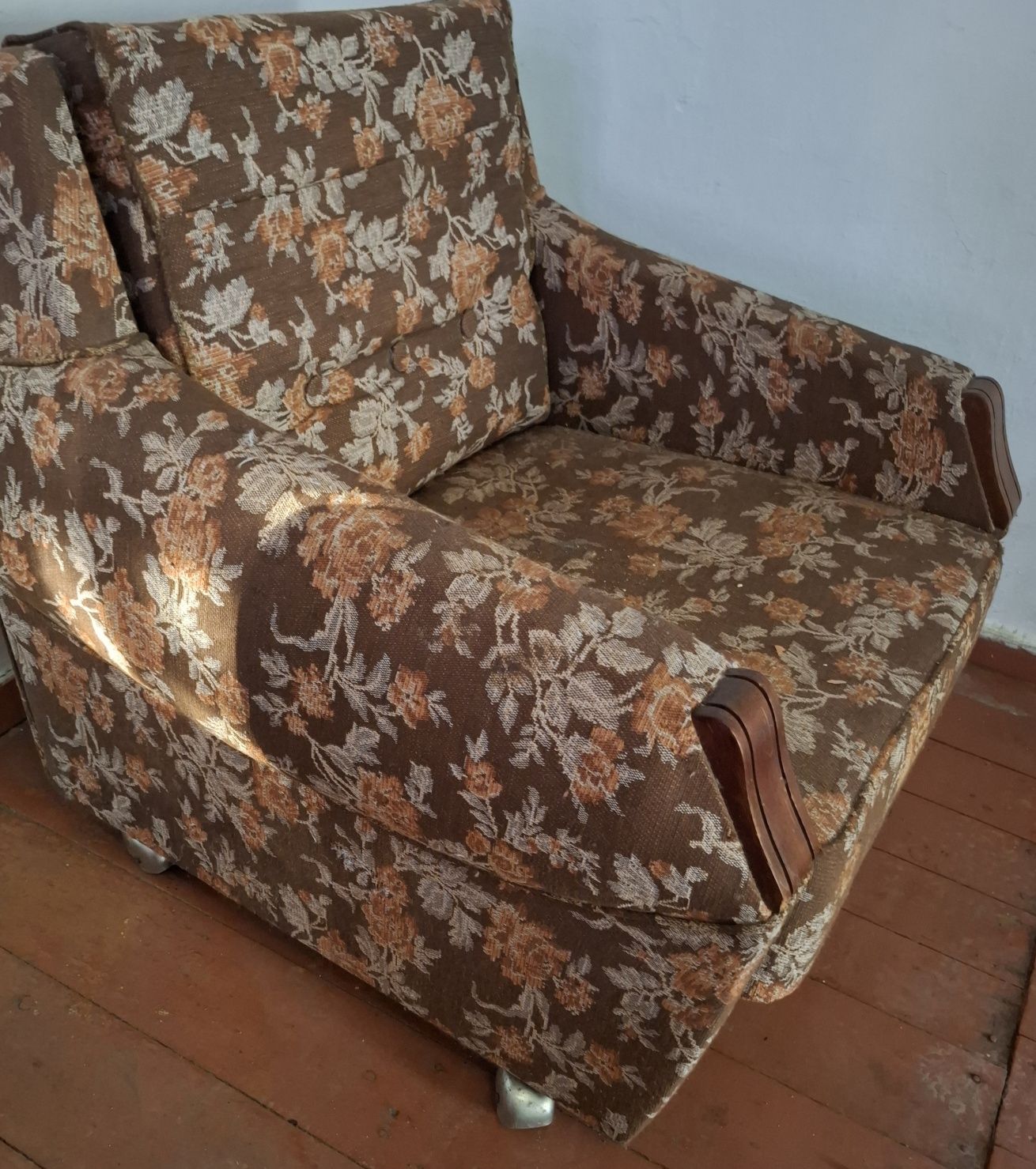 Б/У Диван и  два Кресло можно перетянуть