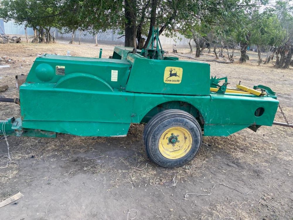 Трактор Мтз 80, пресс подборщик John Deere 456