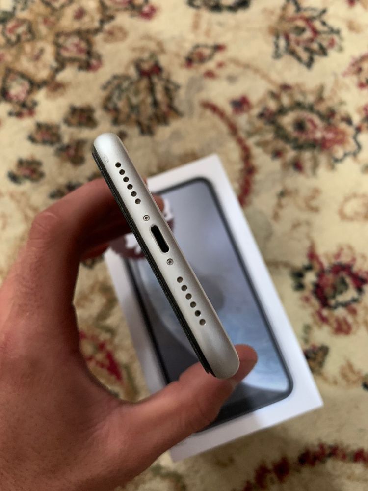 iPhone xr в отличном состояние