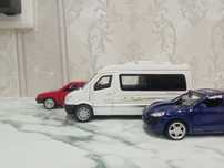 Продам машинку игрушечную Мерседес!