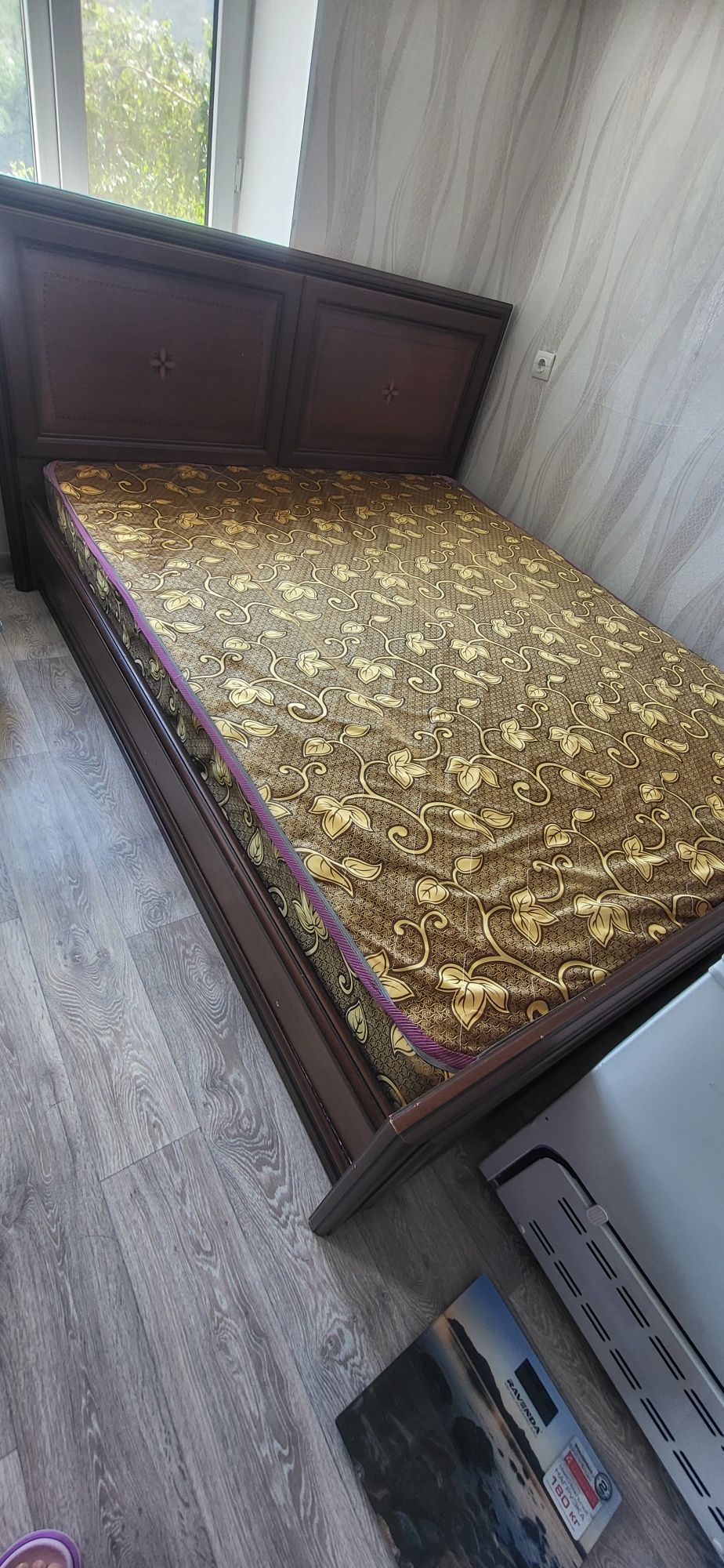 Двуспальная кровать. 160×200 в хорошем состоянии.