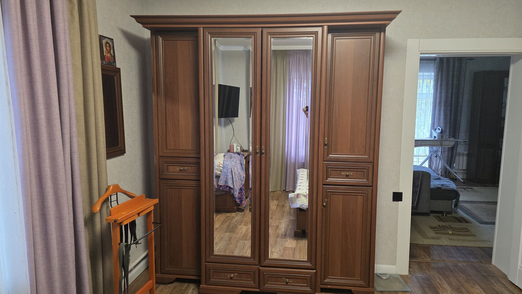 Продам спальный гарнитур