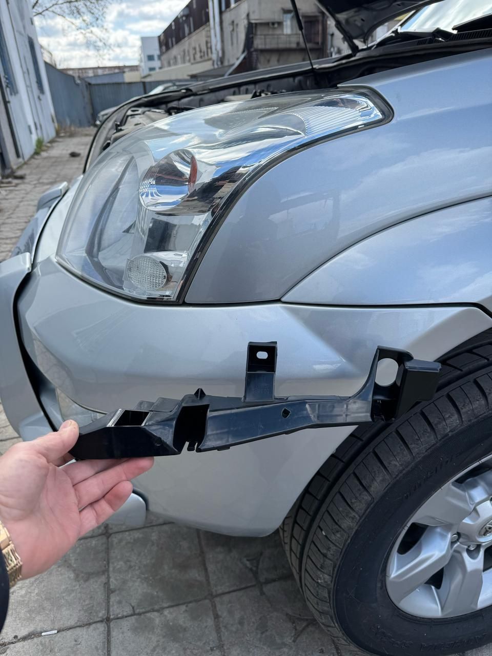 Значок в решетку радиатора Toyota land cruiser Prado 120 lexus gx470