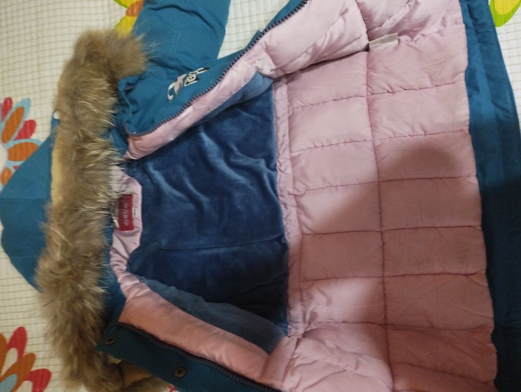Продам в хорошем состоянии курточку на девочку 6-7 лет