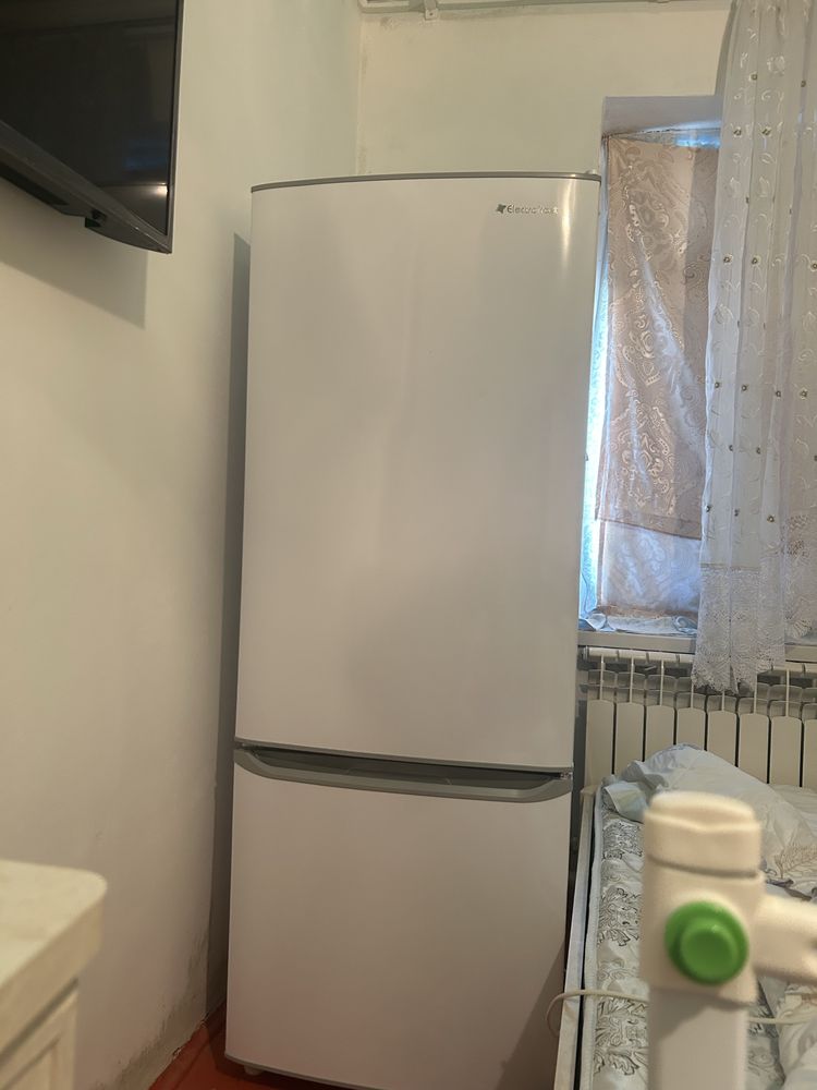 Холодильник Electrofrost 128