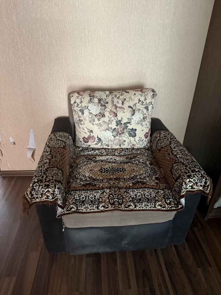 Продам диван  и два кресла