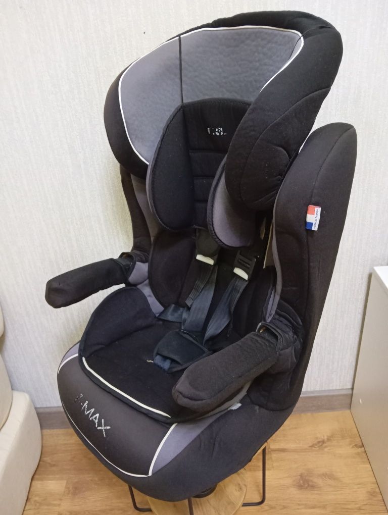 Б/у детское автокресло /-MAX