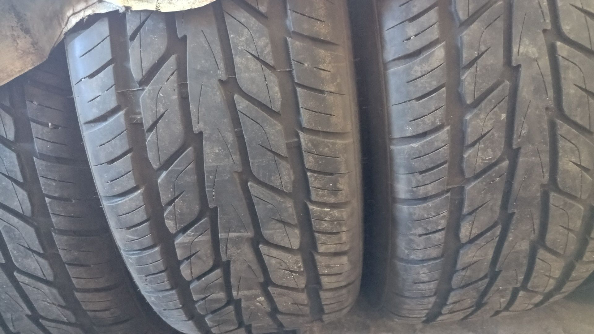 Продам резину R22
