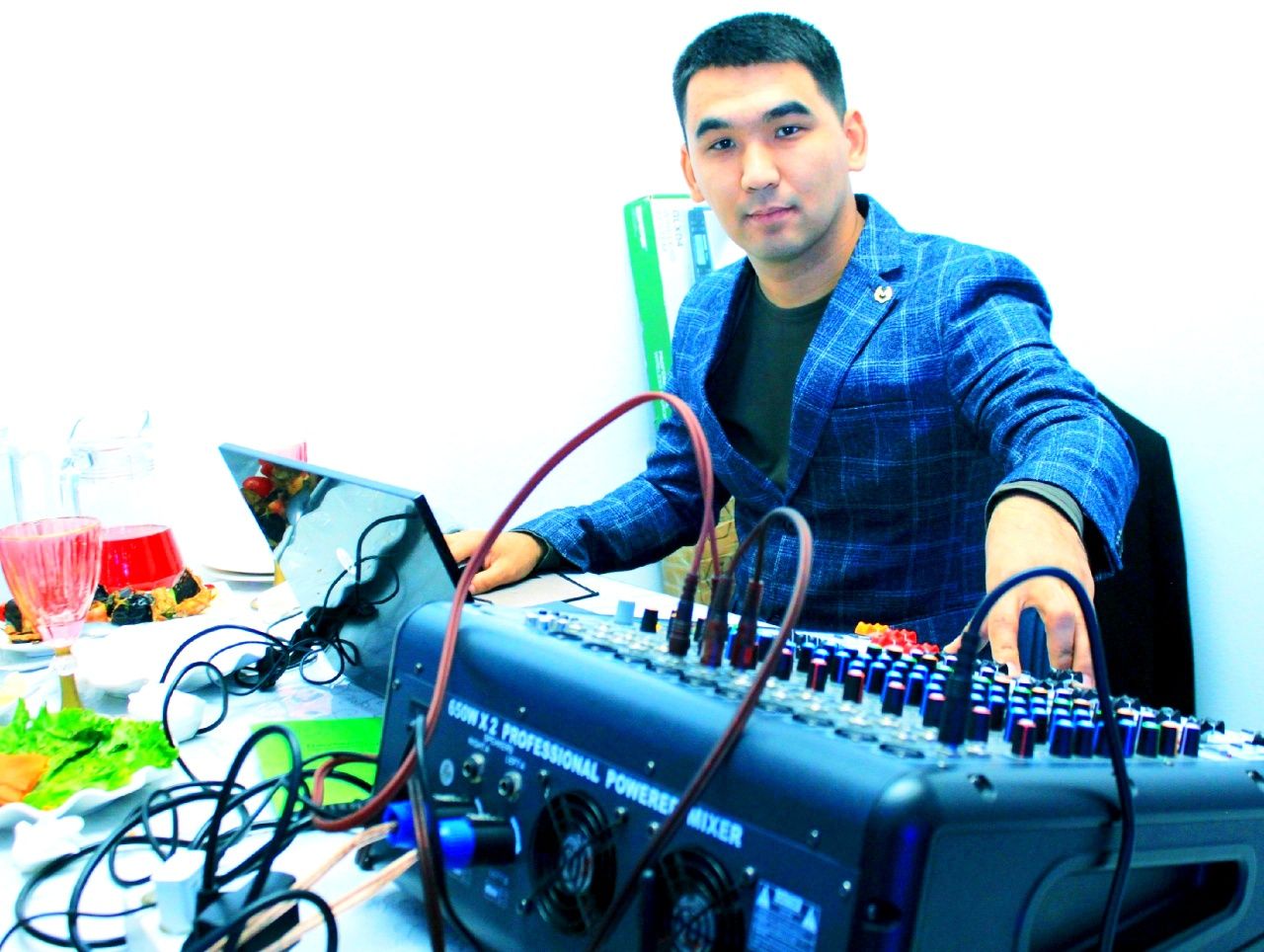Музыкант,DJ,Диджей,Тапёр,музыкальная аппаратура,тамада,ведущий,асаба