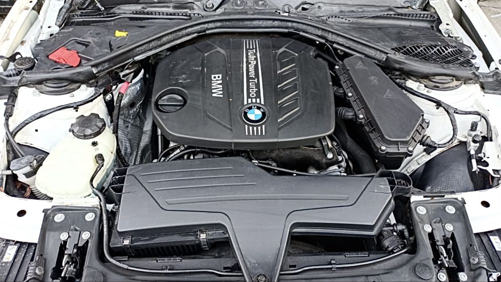 Передняя часть БМВ F30.