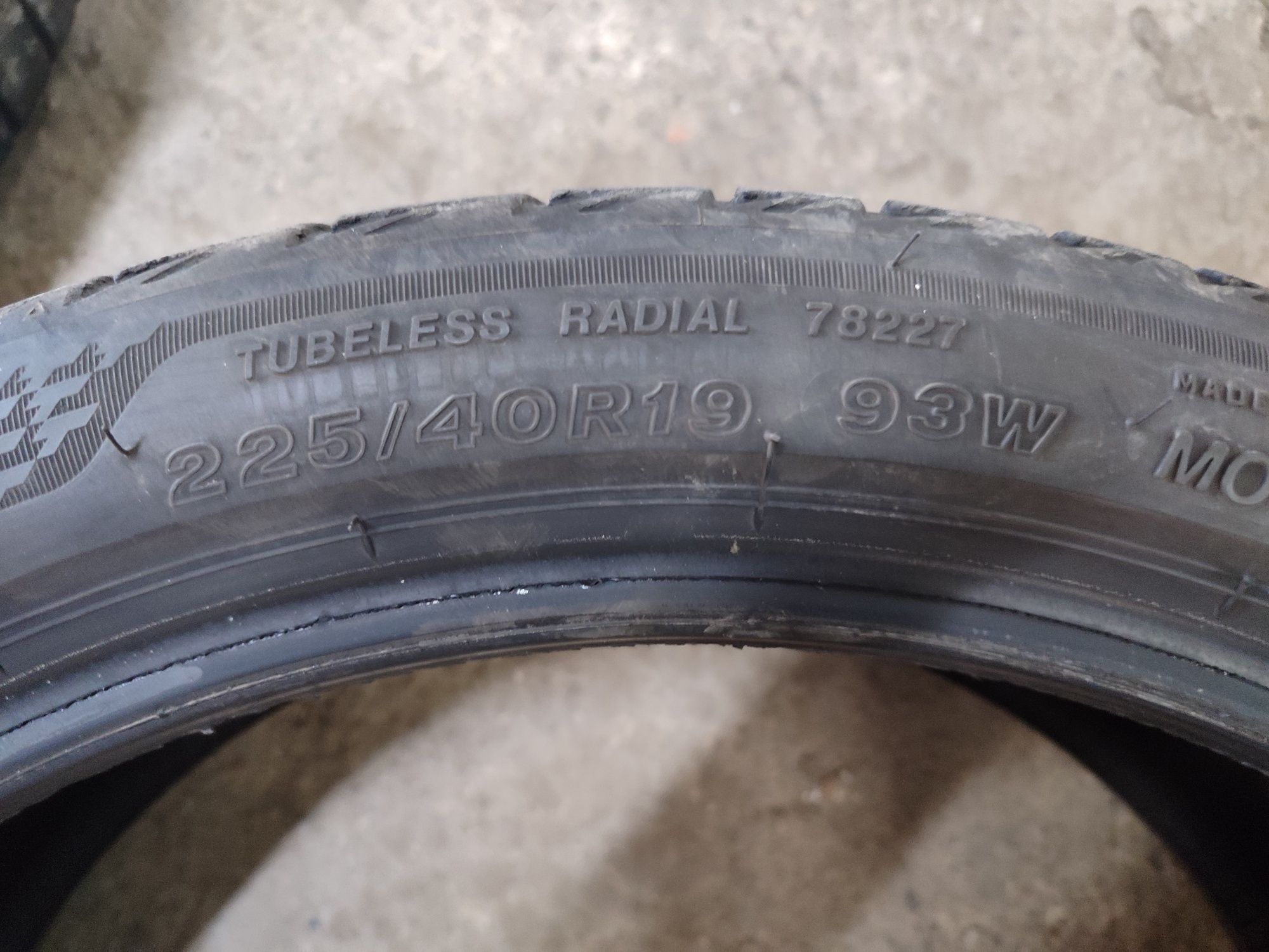Продам. Автошины BRIDGESTONE 225/40R19, летние, б/у.