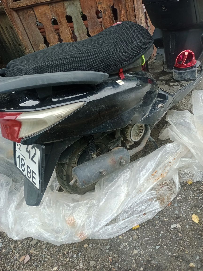 на продаже мопед