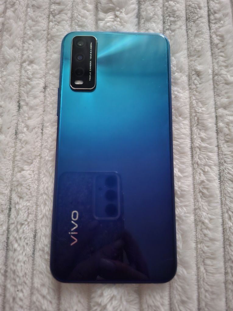 Продам телефон Vivo Y 20