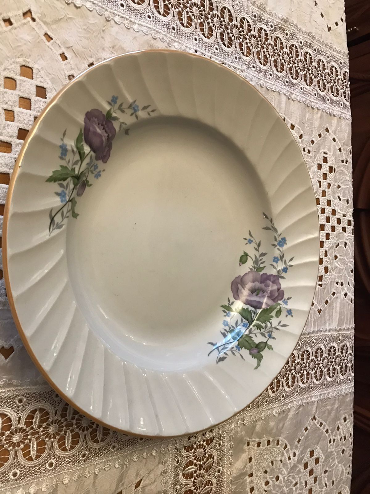 Продам  столовый сервиз .Производство СССР.Состояние отличное