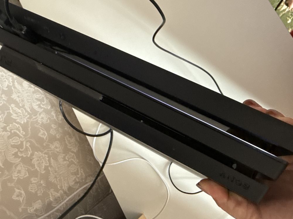 Продам плестейшн 4 slim
