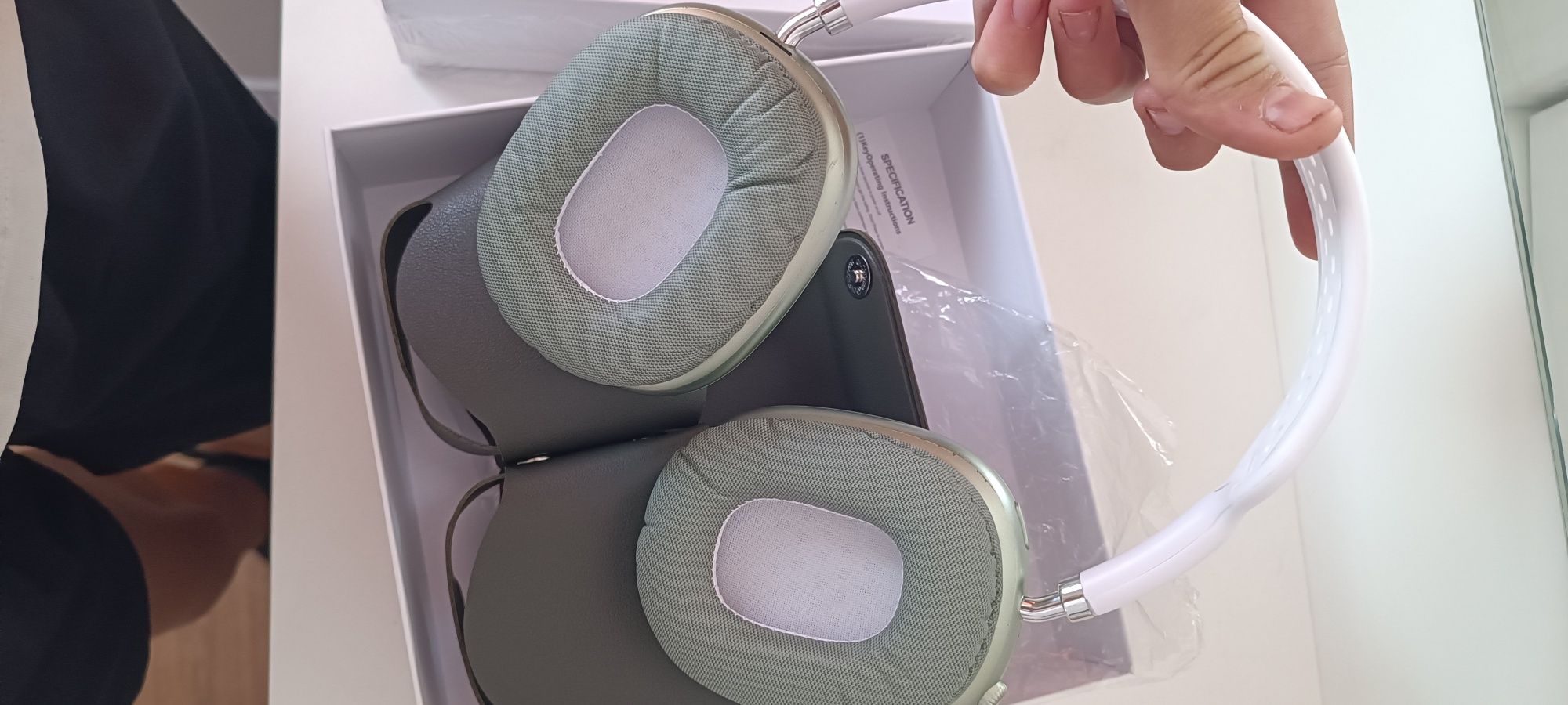 Продам наушники Airpods max