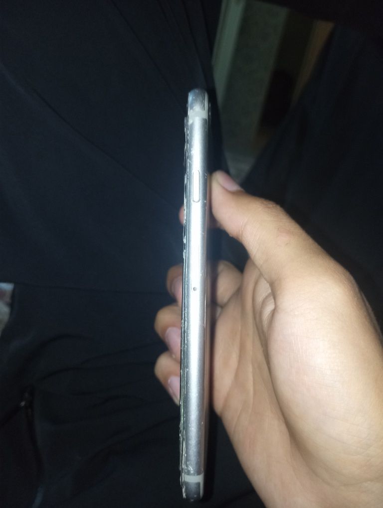iPhone 6s (разбитый)