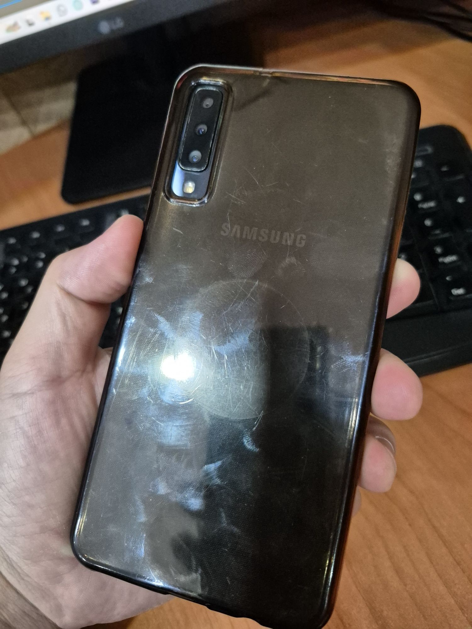 Телефон Samsung a7 2018