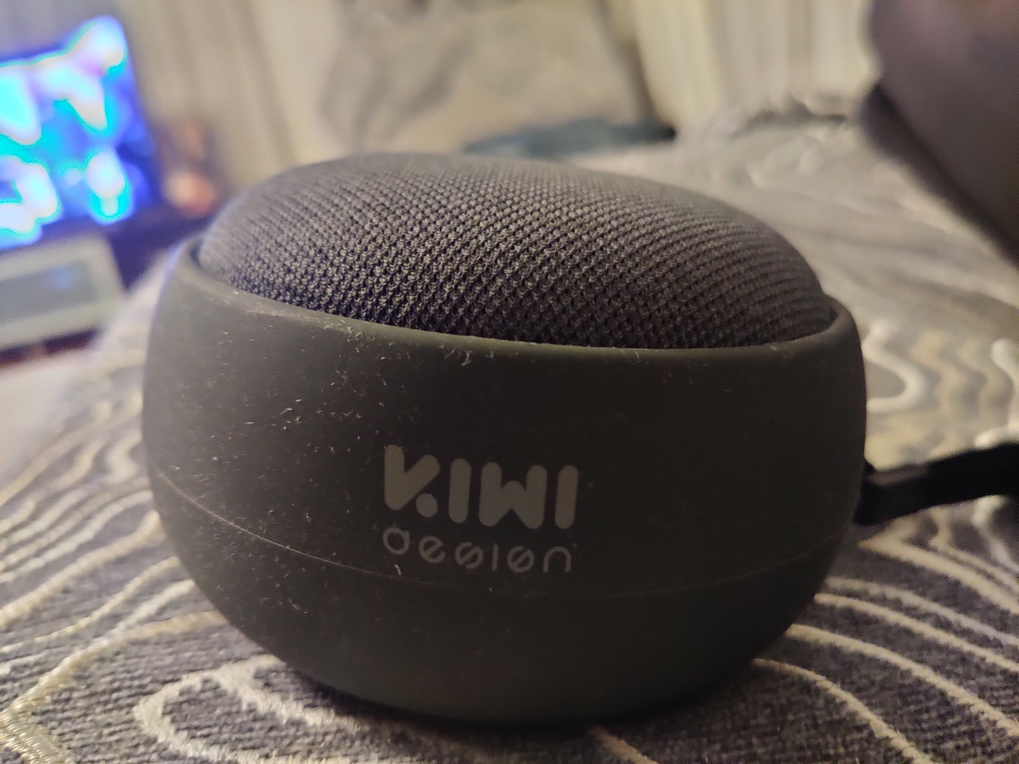 Умная колонка Google Home Mini на аккумуляторном блоке