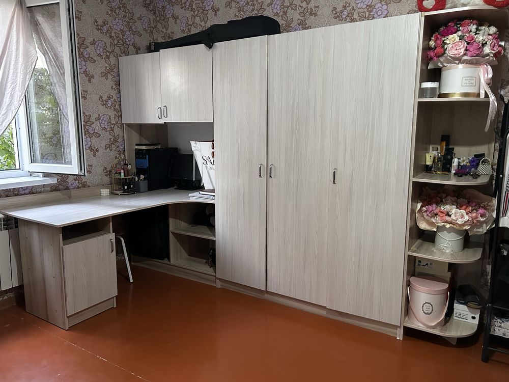Шкаф,робочий стол, 2 кровать