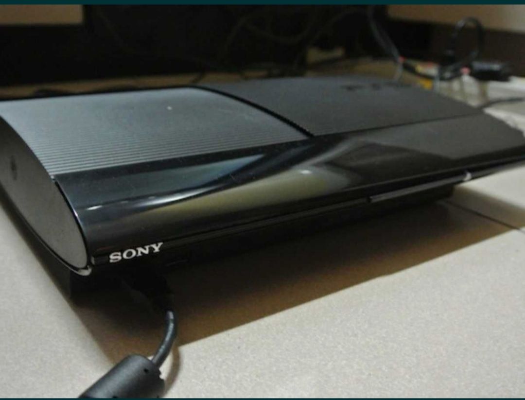 Sony PlayStation 3 super slim  + 50 игр в  идеальном состоянии