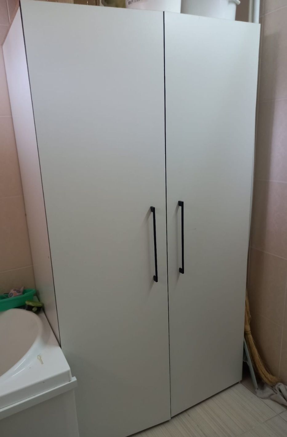 Продам шкафы для спальни с зеркалами 3шт и ванной