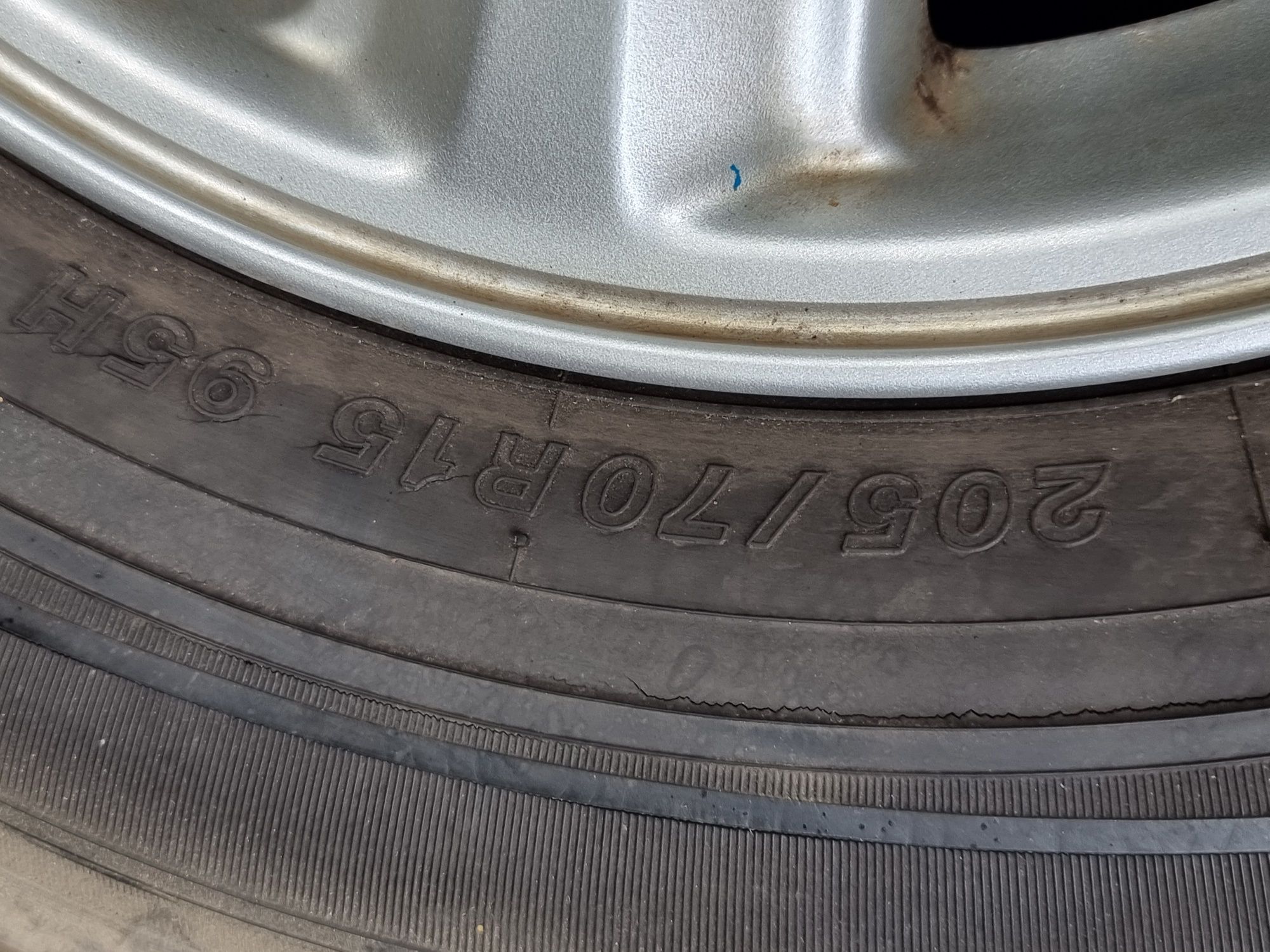 Диски  R15 с шинами на Subaru Forester.