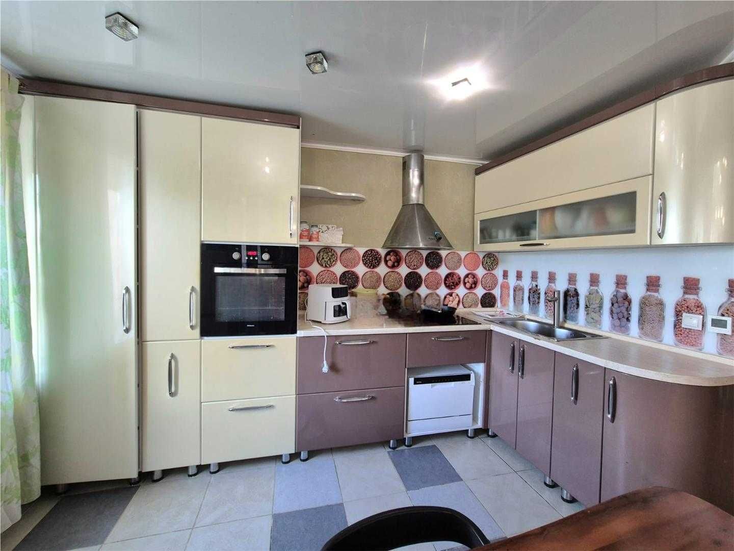 Продам 2 комн квартиру на Горке Дружбы, на 1/5 эт блочного дома 2005