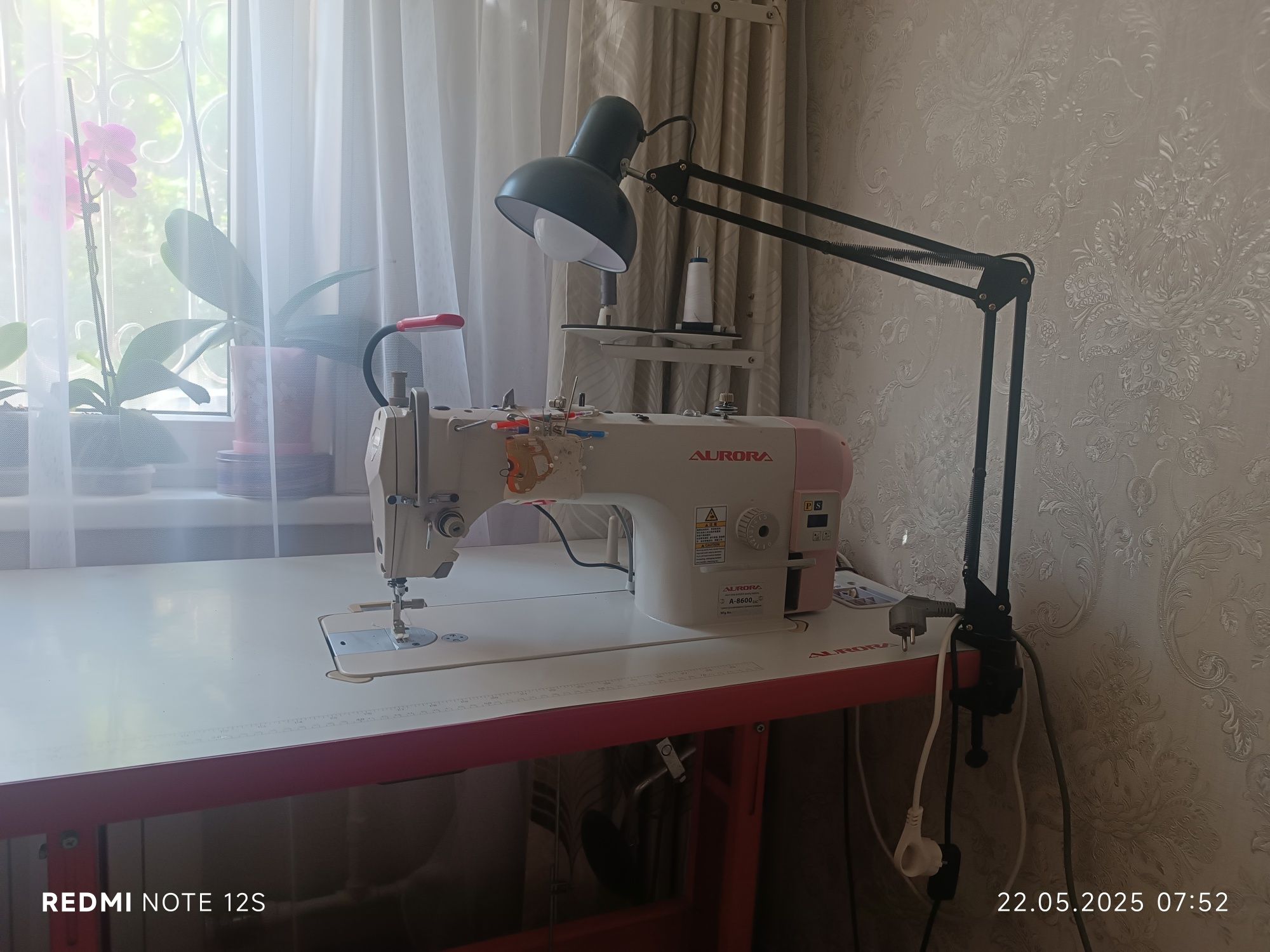 Продам швейную машину