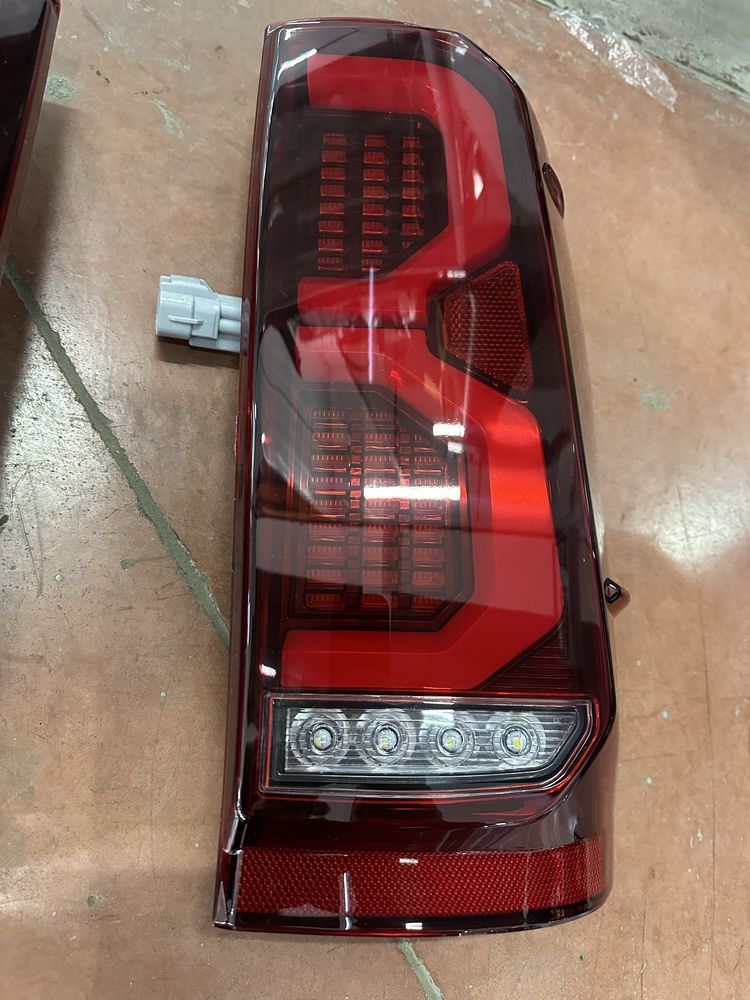 Toyota HILUX фонари задние