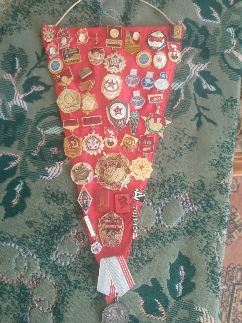 Продам советские значки,
