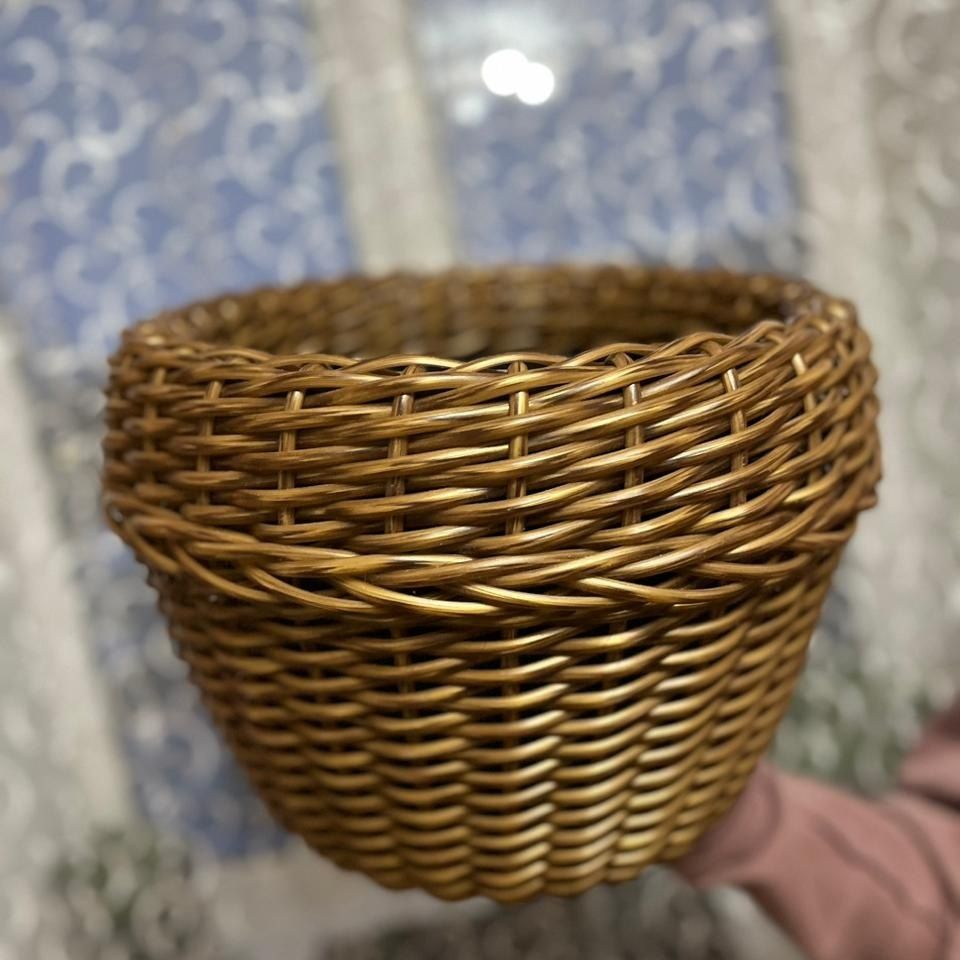 Кашпо из искусственного ротанга