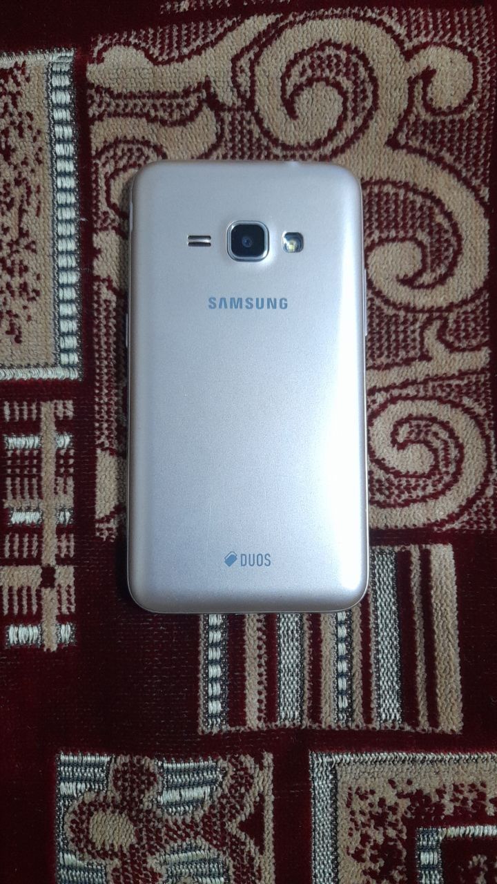 Продаю Samsung Galaxy J1