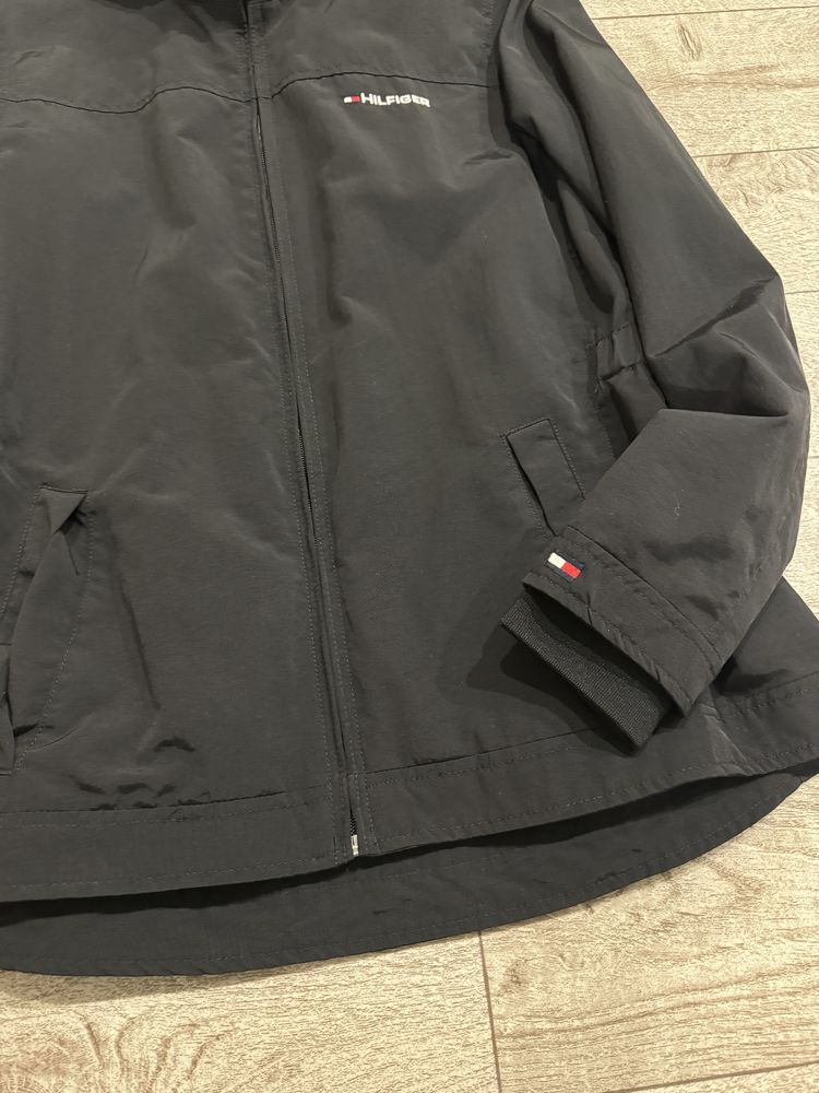 Продам вктровку Tommy Hilfiger