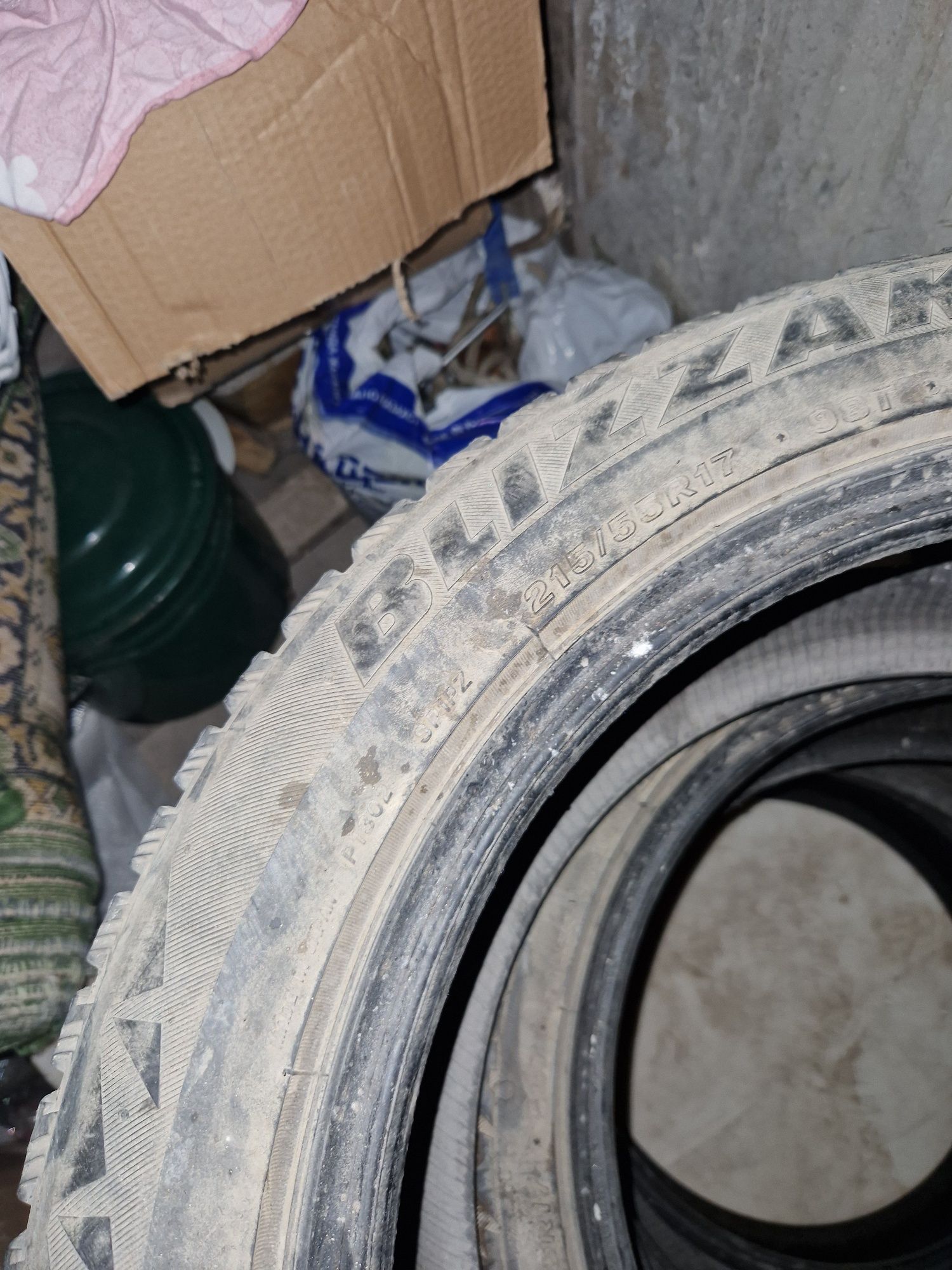 Шины зимние  Bridgestone 215/55/17