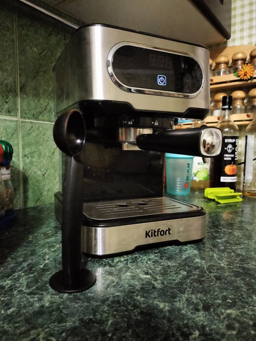 Продам рожковую кофеварку Kitfort