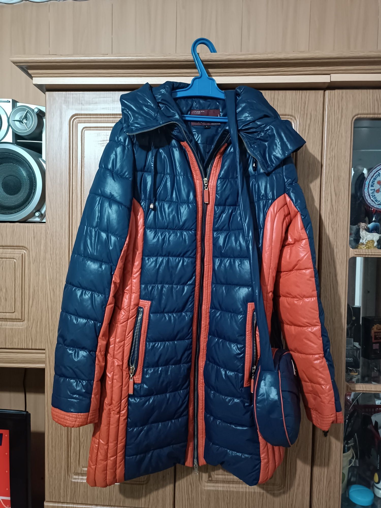 Продам женскую куртку
