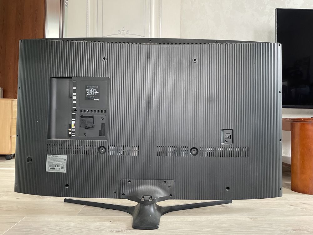 Телевизор Samsung UE55MU6300U 55 дюймов