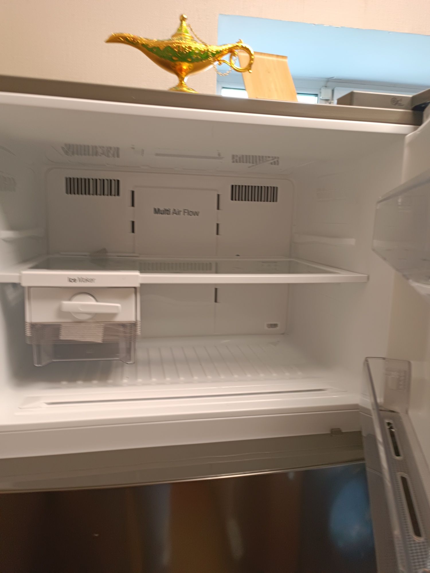 Продам холодильник LG новый